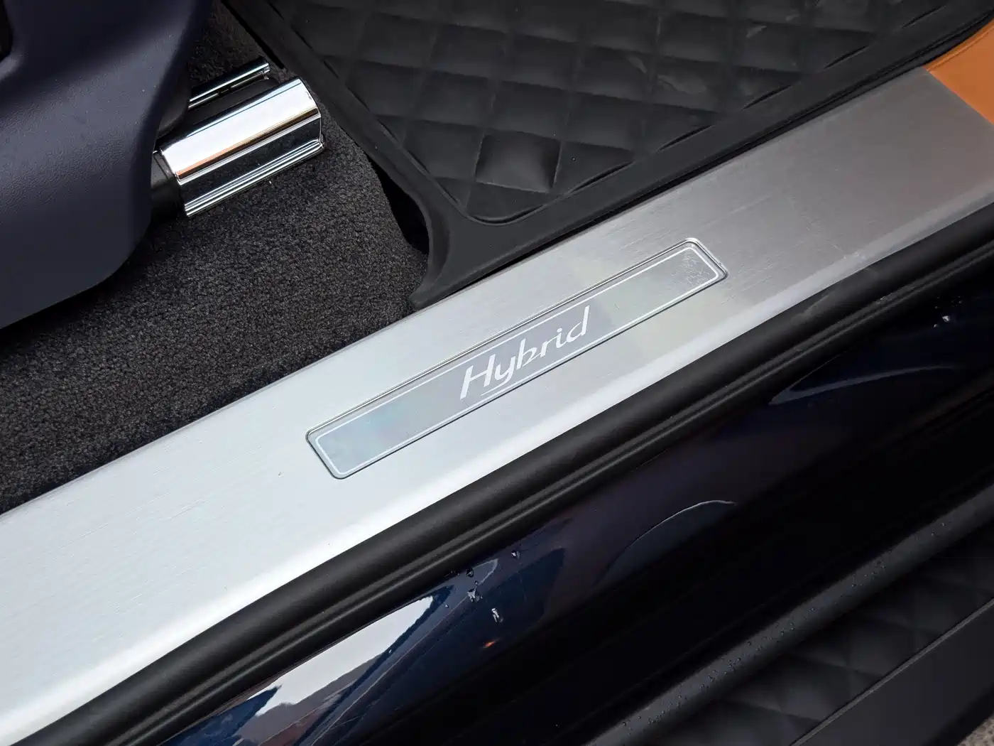 BENTLEY TIMYUE PLUG IN HYBRID