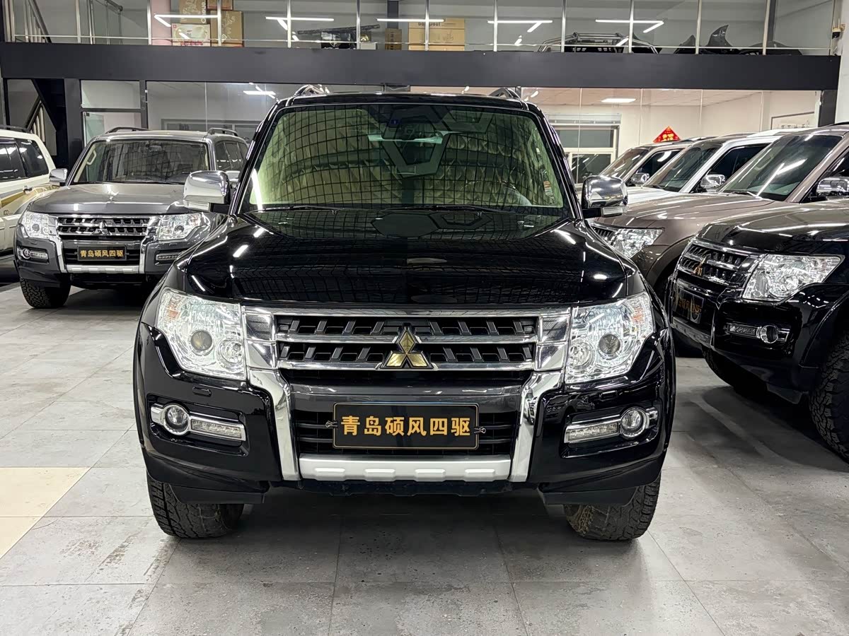 Mitsubishi Pajero (Import)