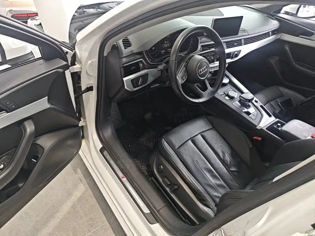 Фото 21 - Audi A4L