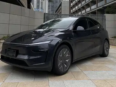 Tesla Model Y L