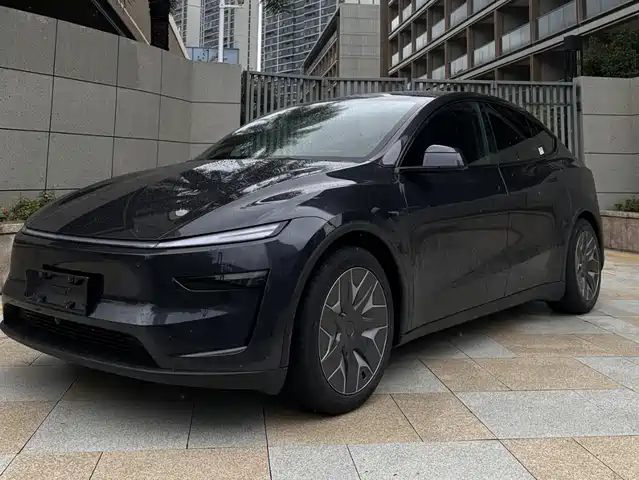 Tesla Model Y L 2025 Facelift Long Range AWD