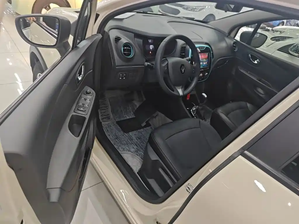 Renault Captur 2018 2015 Model 1.2T Automatic Standard Edition