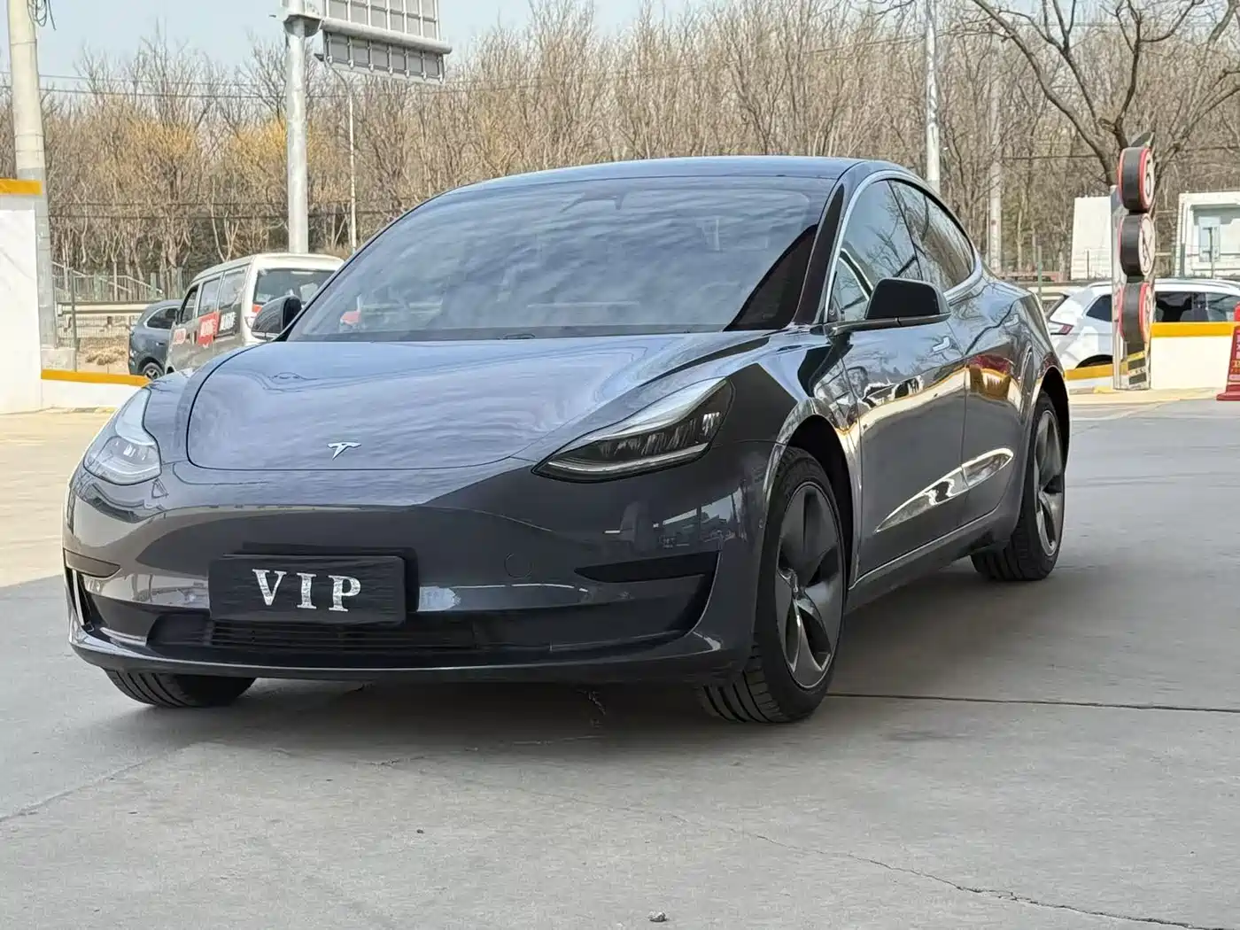 TESLA MODEL 3
