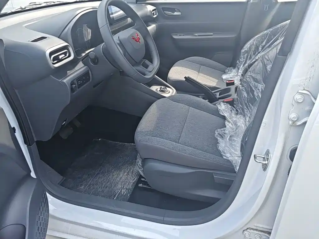 Wuling Motors Wuling Hongguang New Energy 2026 2025 Extended-Range Hybrid 50KM Comfort Version