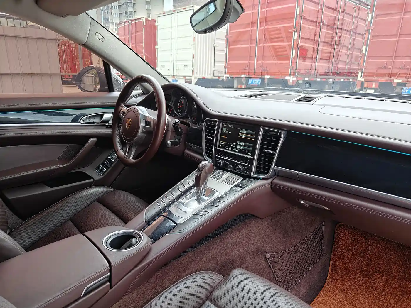 Фото 14 - Porsche Panamera