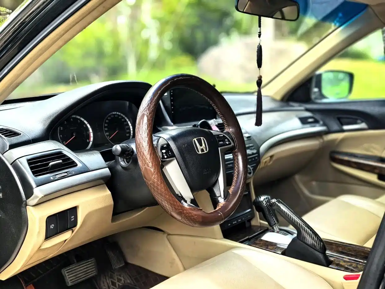 Фото 6 - Honda Accord
