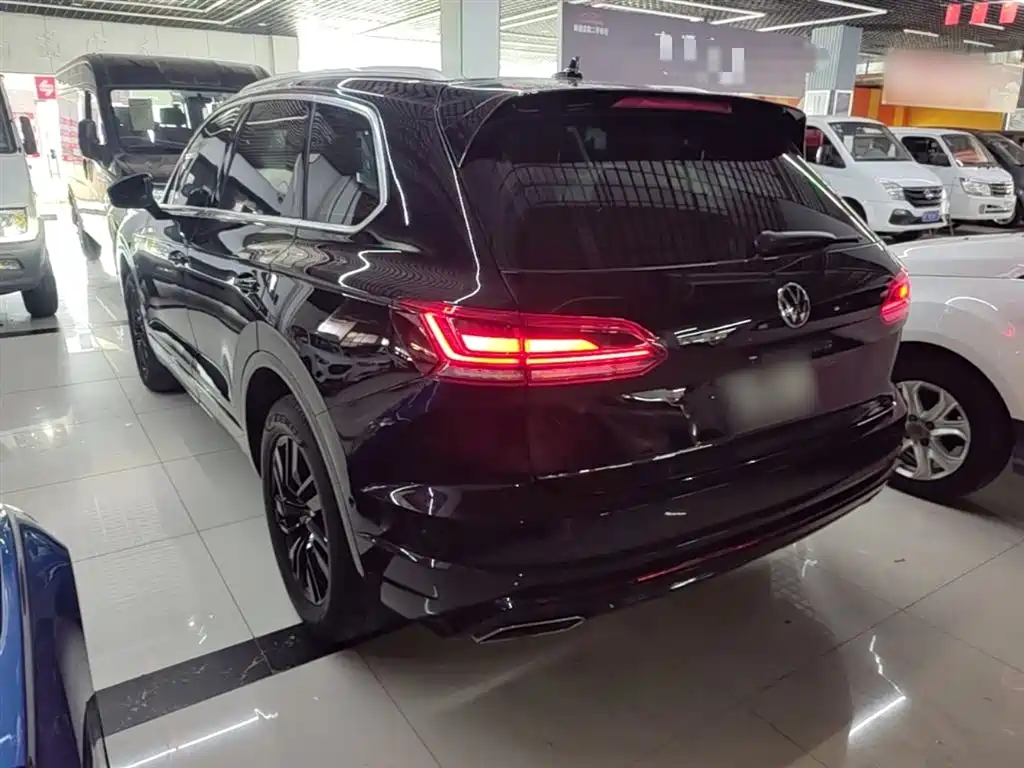VOLKSWAGEN TOUAREG