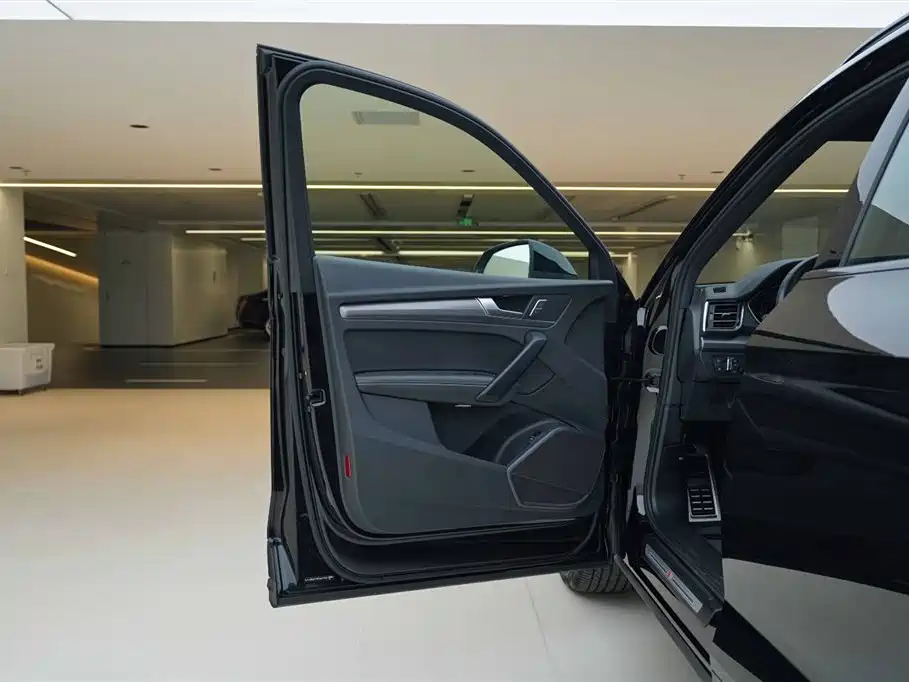 Audi Q5L 2024 Model 40 TFSI Luxury Dynamic фото 17