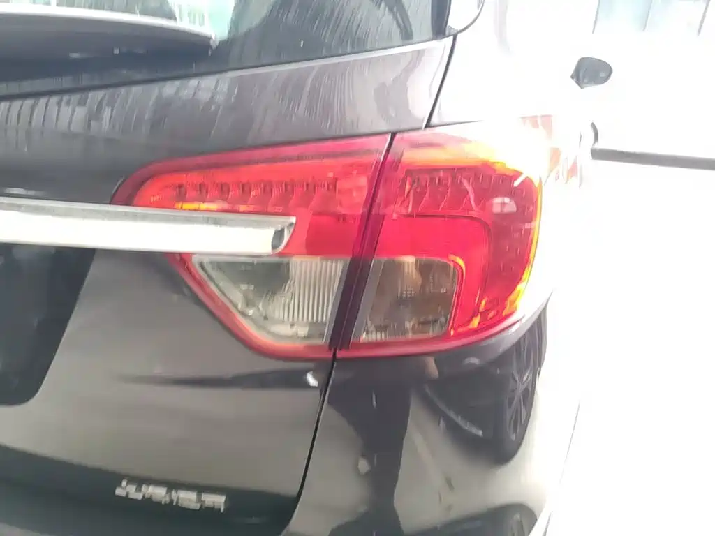 صورة 8 - Buick Envision Plus