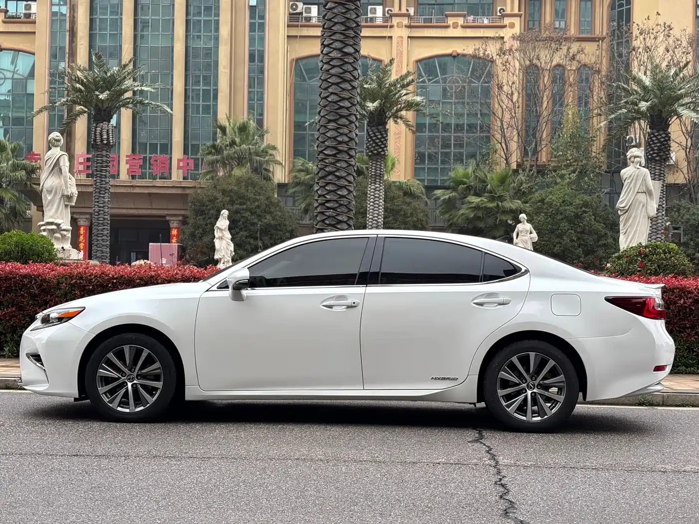 Lexus ES 2015 300h Comfort Edition фото 5