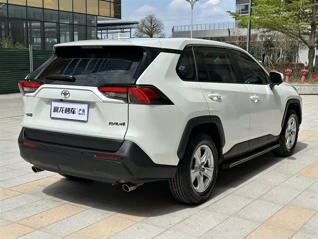 Toyota RAV4 Rongfang 2021 2.0L CVT 2WD Urban фото 6