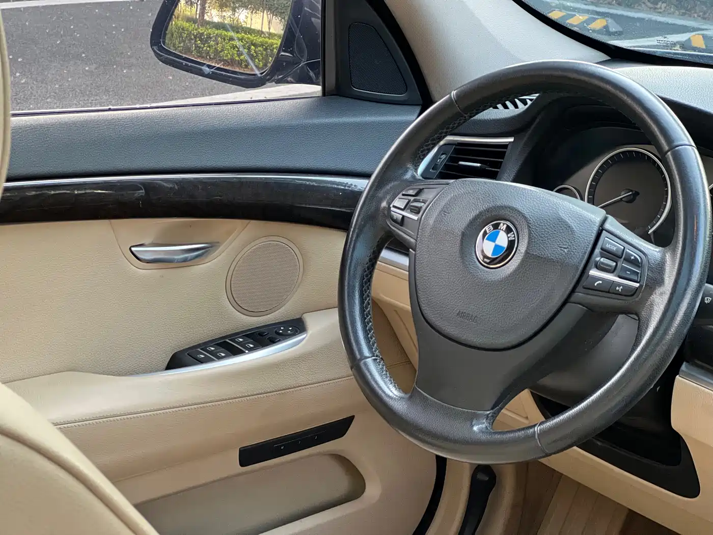 BMW 5 Series GT 2013 535i Elegance фото 14