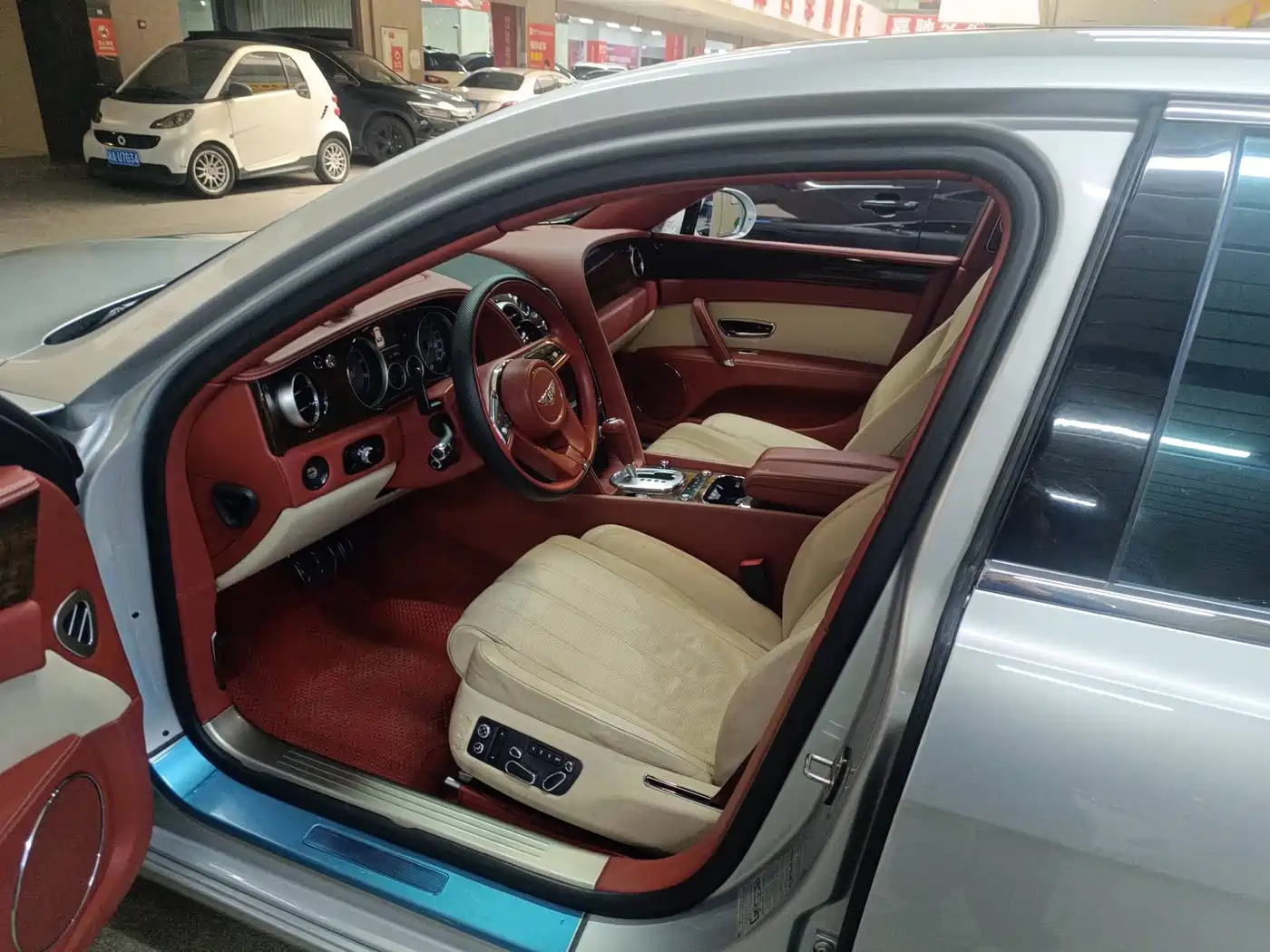 Фото 4 - Bentley Flying Spur