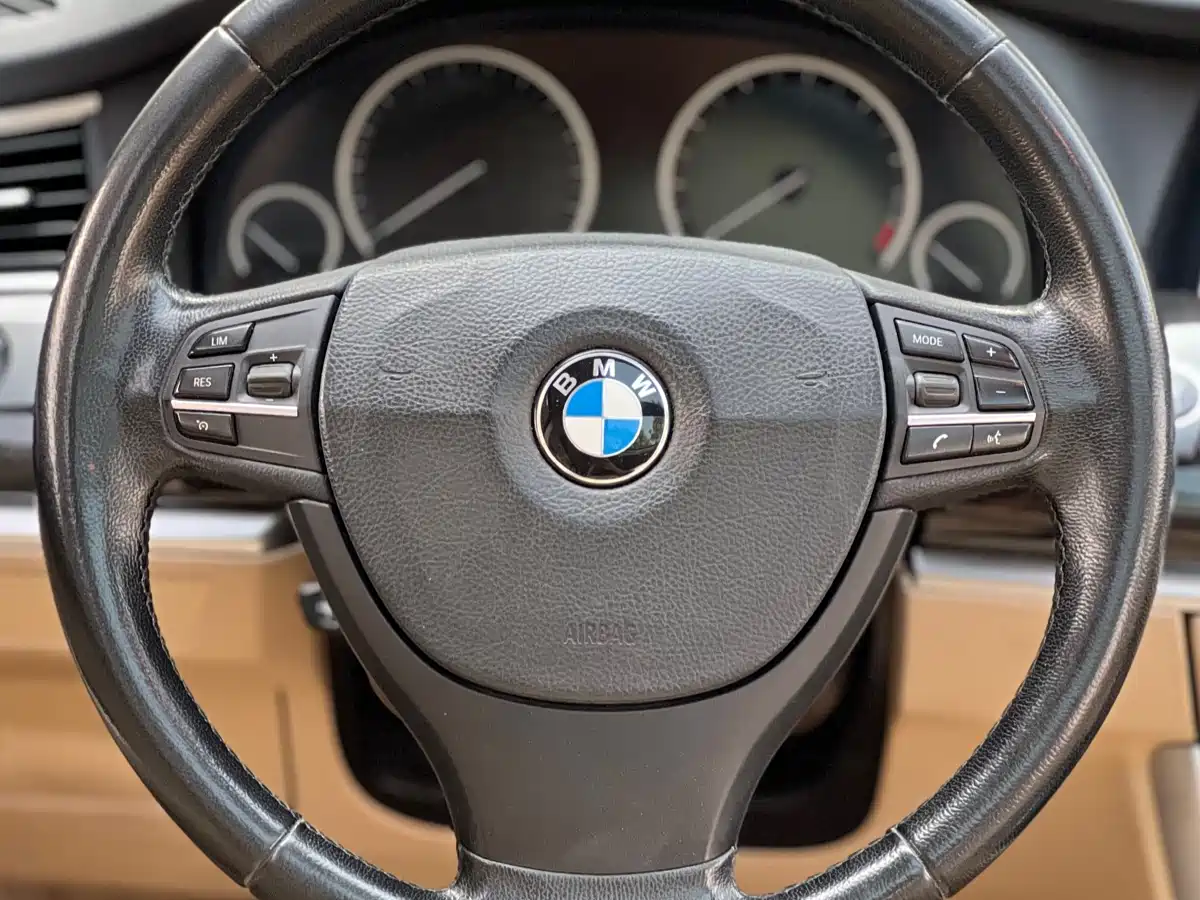 BMW 5 Series GT 2013 535i Elegance фото 12