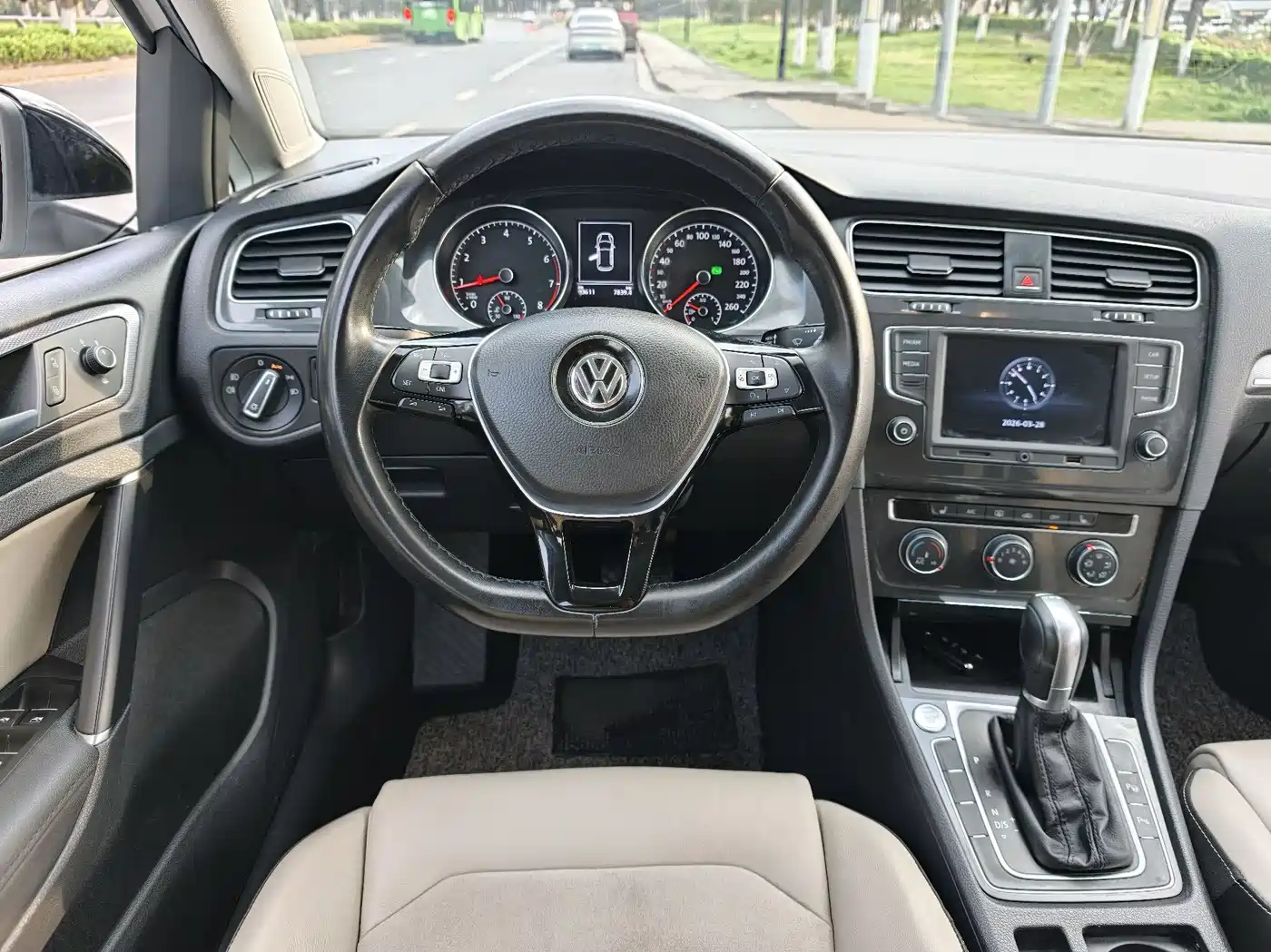 Volkswagen Golf 2016 230TSI Automatic Luxury фото 9