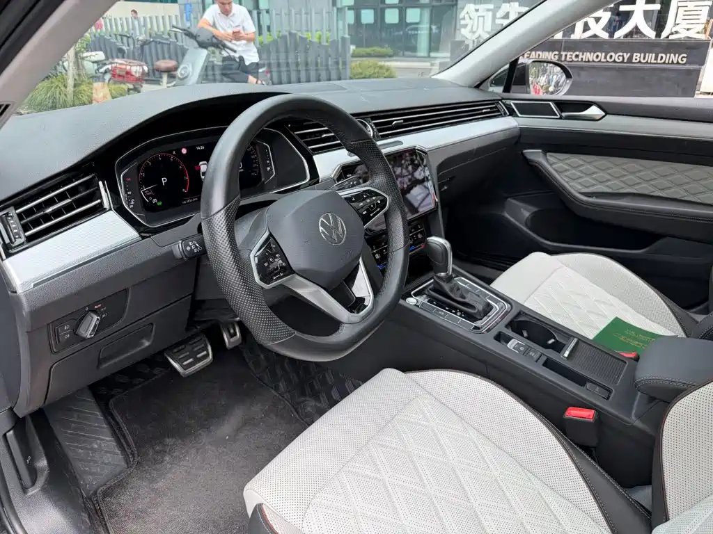 Volkswagen Magotan 2025 2024 2 Million Units Public Sharing Edition 330TSI DSG Luxury