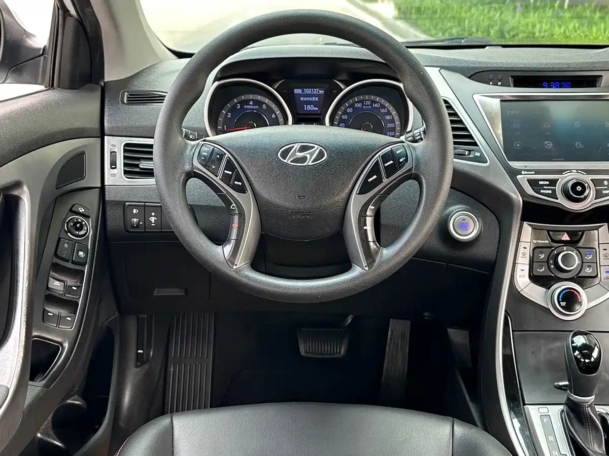 Hyundai Langdong 2016 1.6L Automatic Premium Edition фото 31
