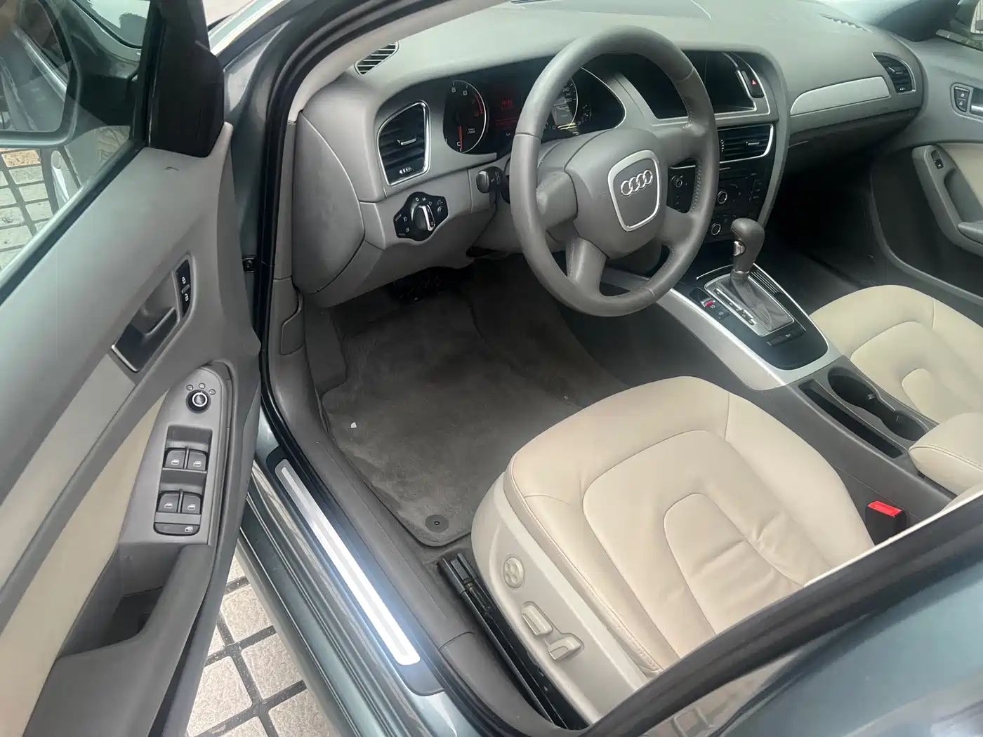 Audi A4L 2010 2010 2.0 TFSI Standard