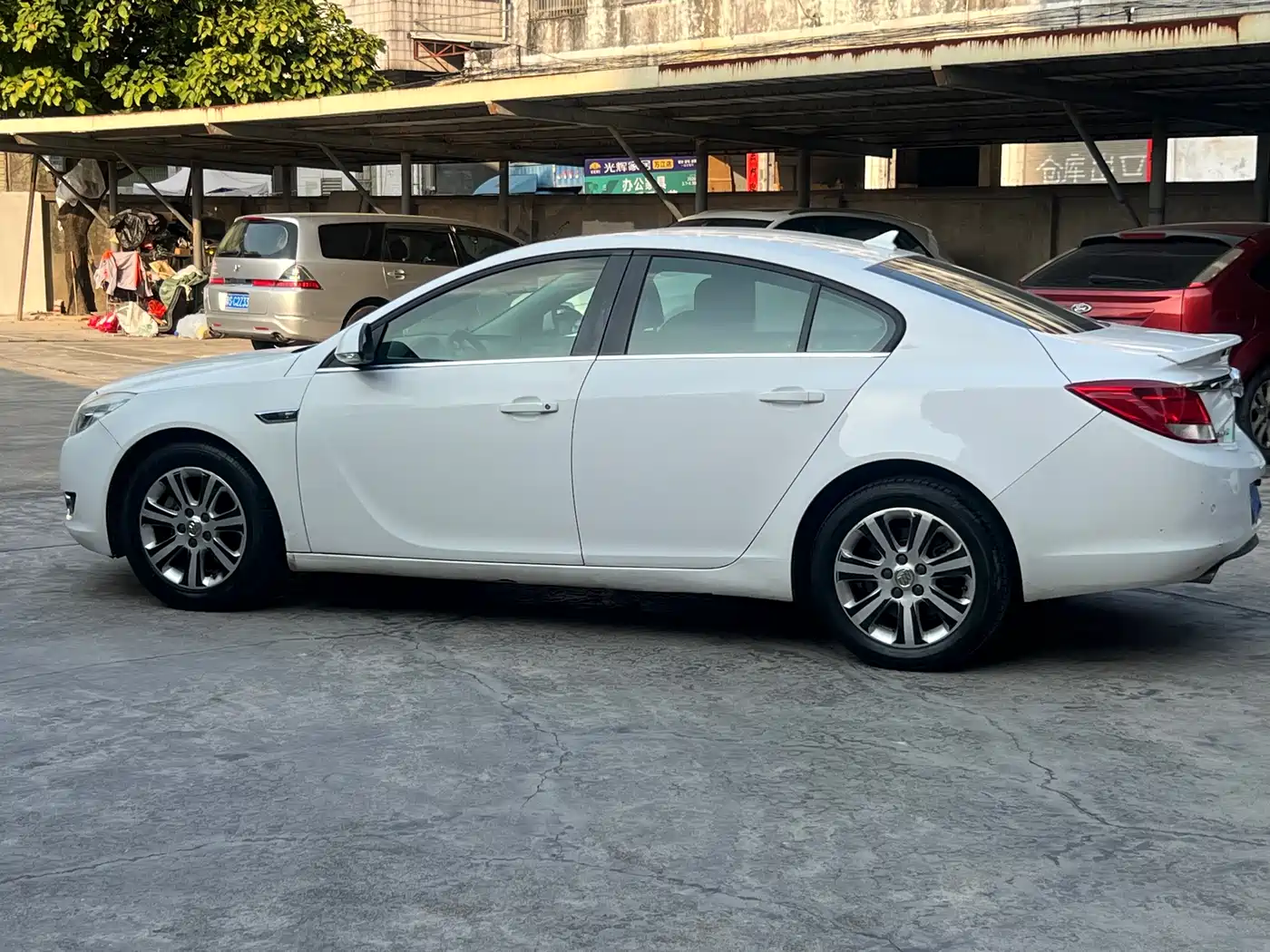 Photo 8 - Buick Regal