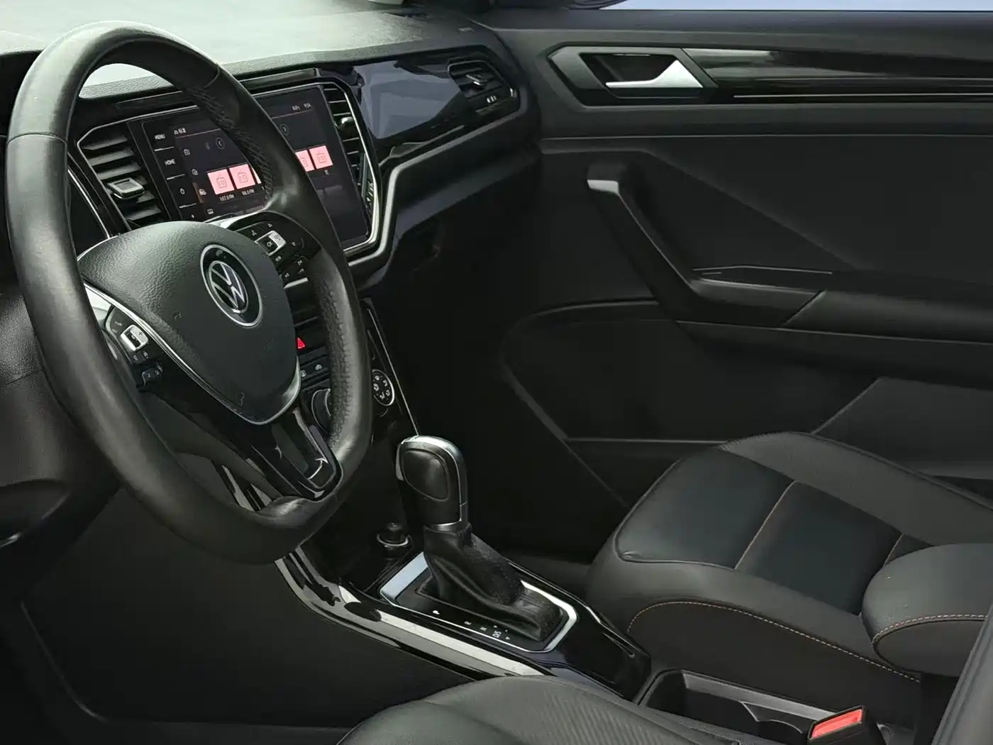 VOLKSWAGEN T ROC EXPLORING SONGS