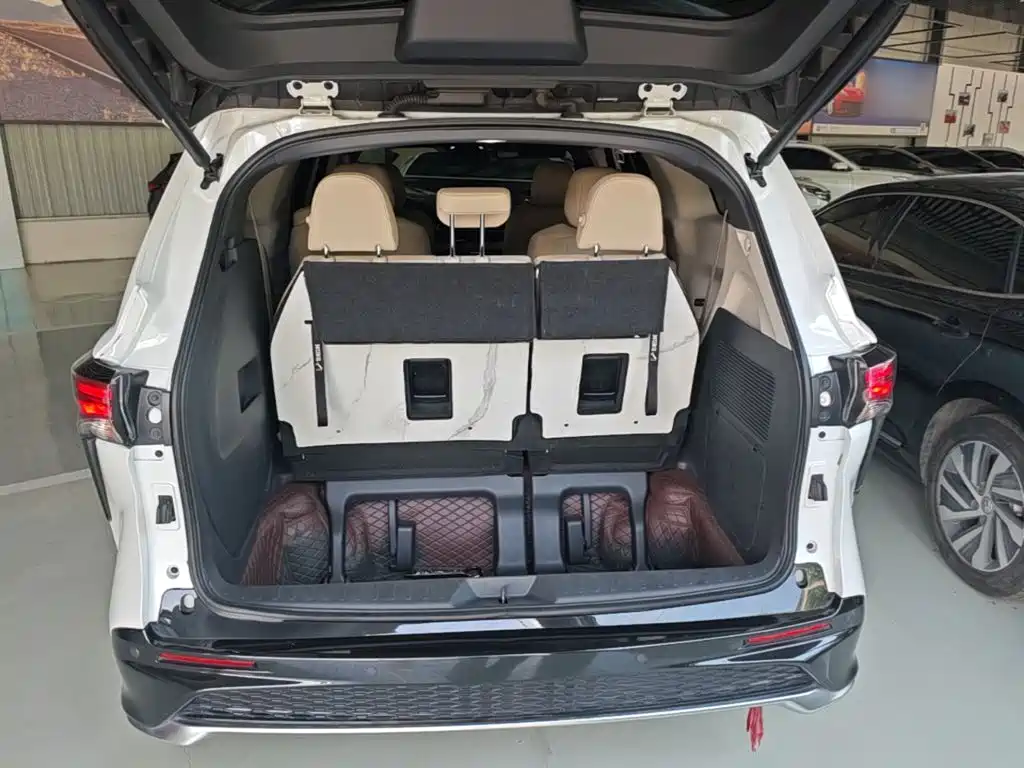Toyota Granvia 2024 2023 2.5L Hybrid Prestige PLUS Edition