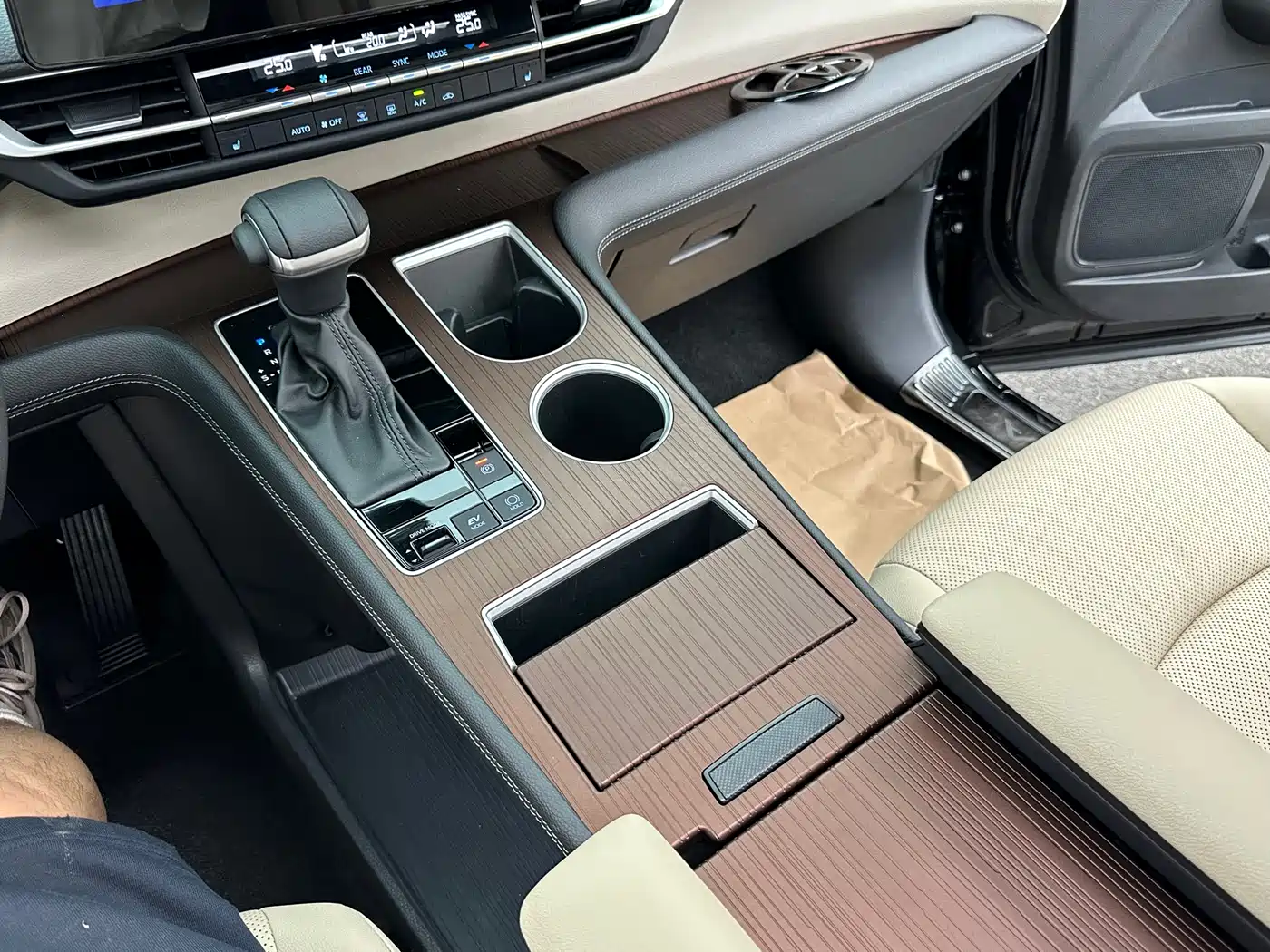 Toyota Sienna 2021 2.5L Hybrid Luxury Edition фото 17