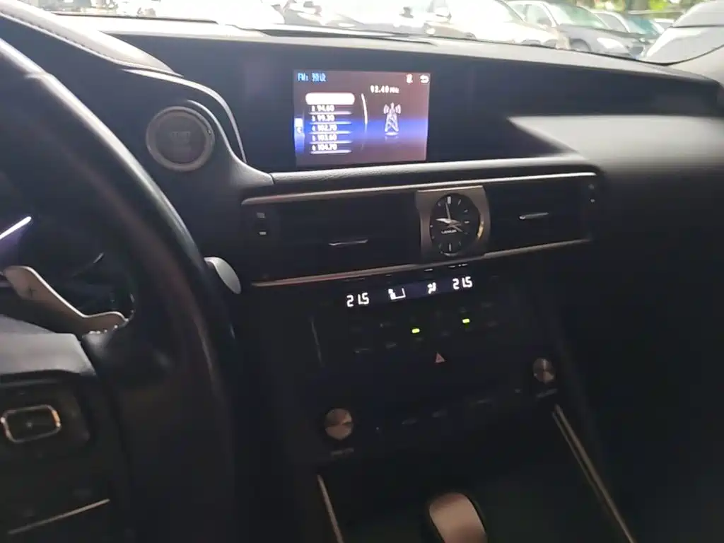 Lexus IS 2018 2017 300 Leading Edition