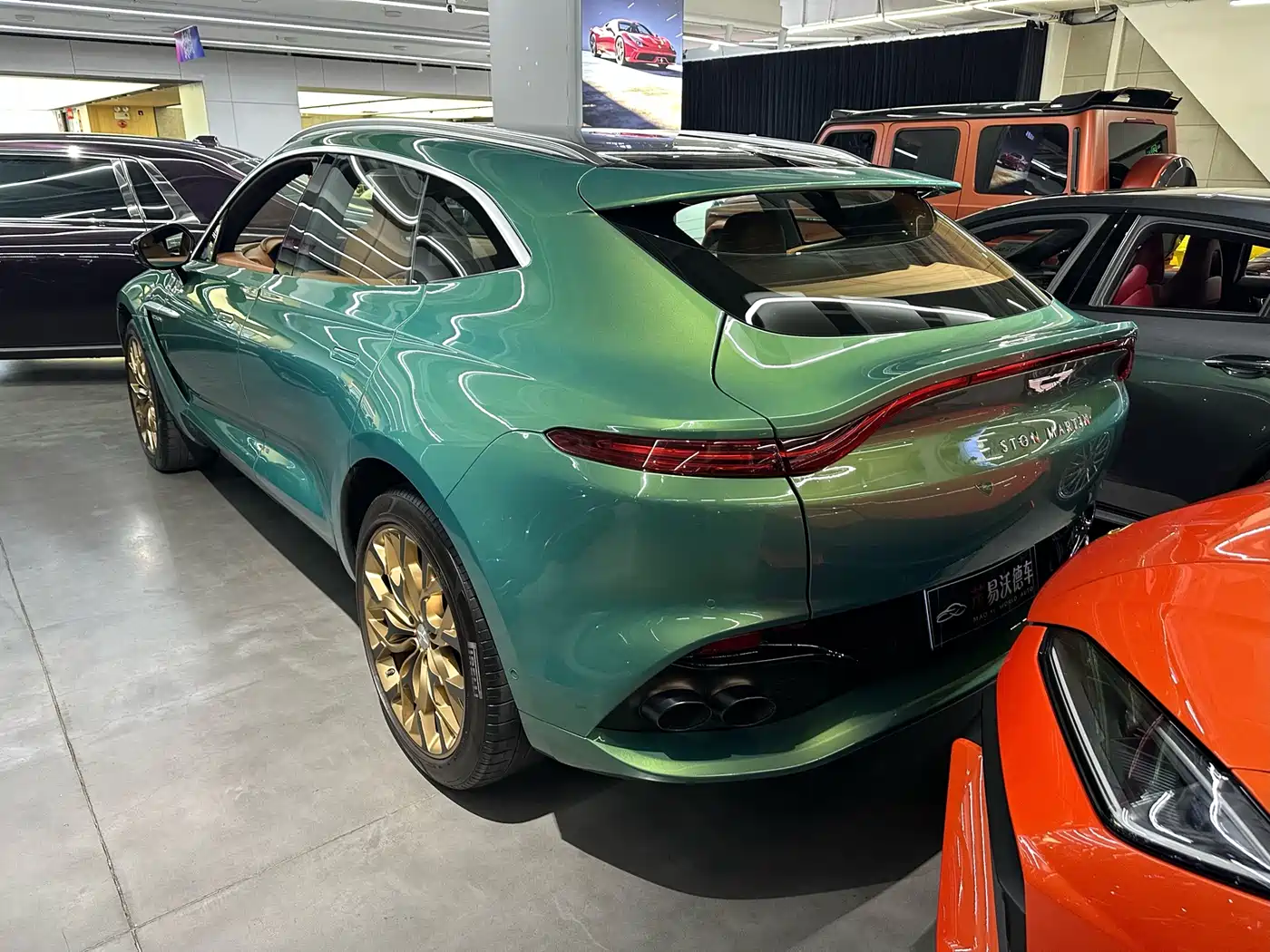 Aston Martin DBX 2023 2023 3.0T STRAIGHT-SIX