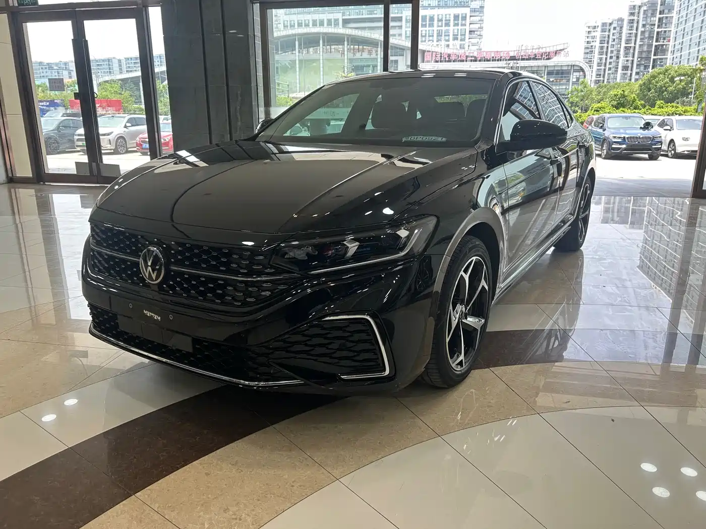 Volkswagen Passat 2025 Outstanding 330TSI Starlight Elite Edition