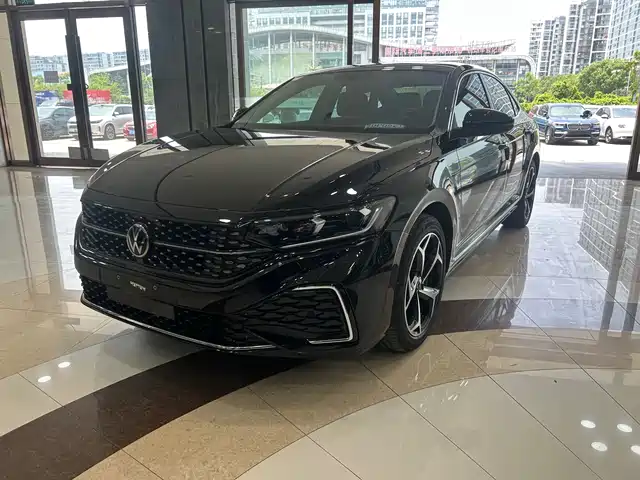 Volkswagen Passat 2025 Outstanding 330TSI Starlight Elite Edition