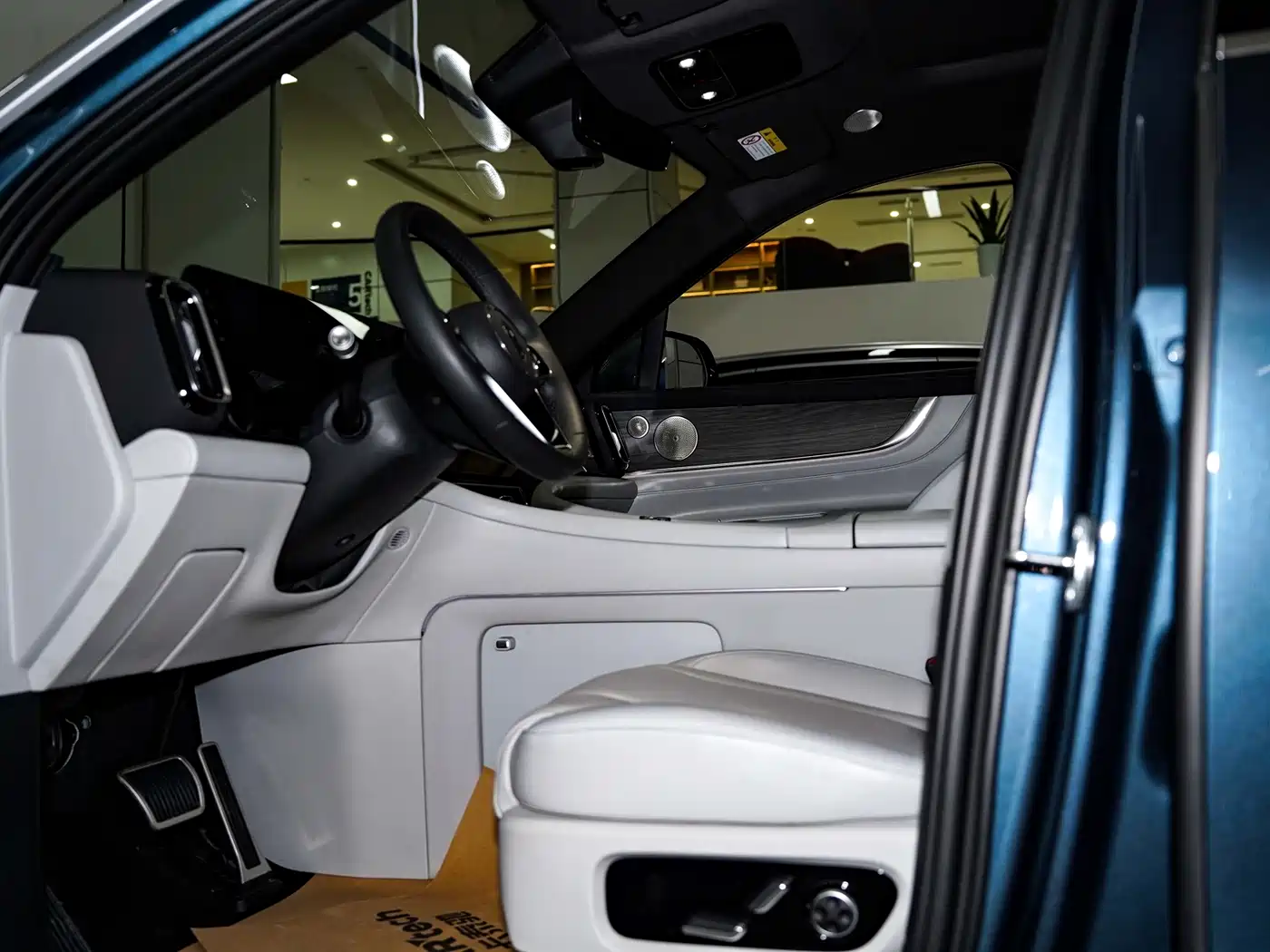 Aito M9 2024 2024 Extended Range Ultra 42kWh 6-Seater
