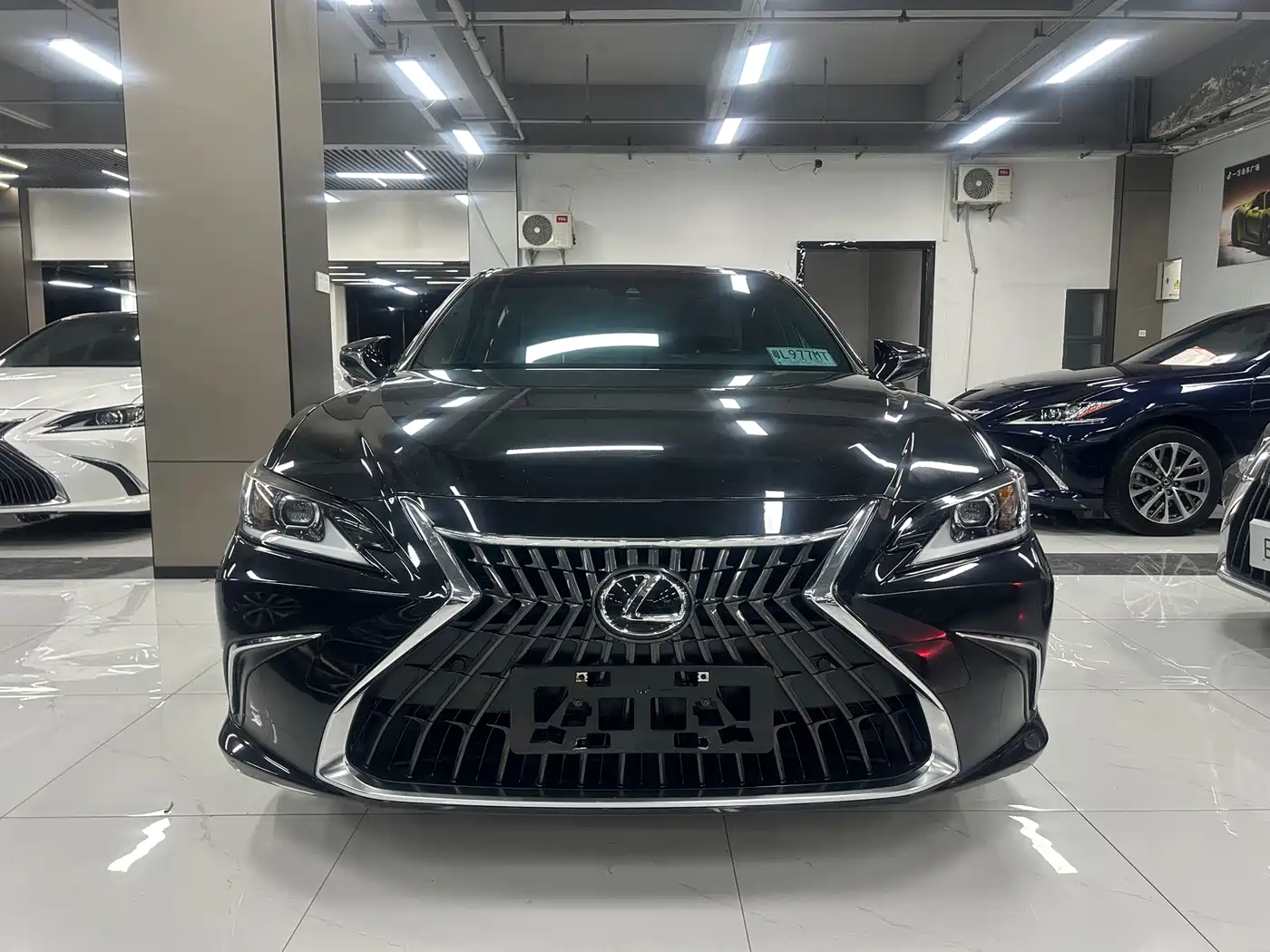 Фото 2 - Lexus ES