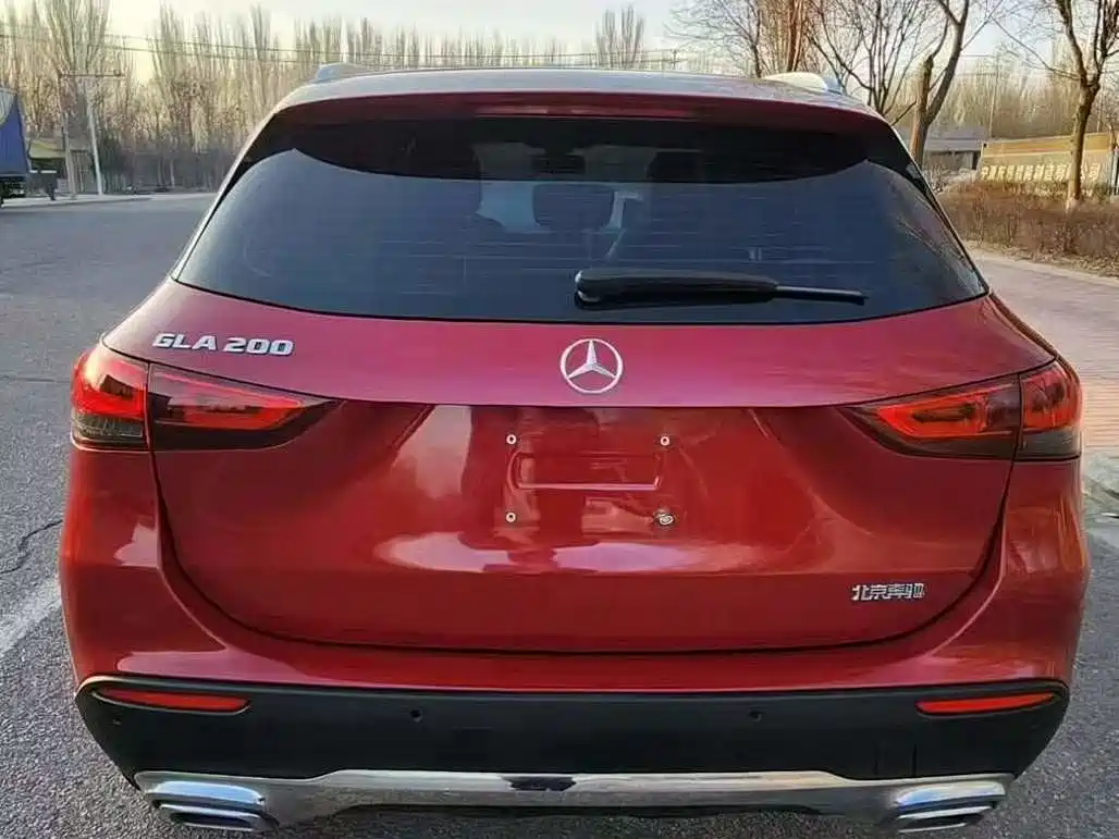 MERCEDES-BENZ GLA