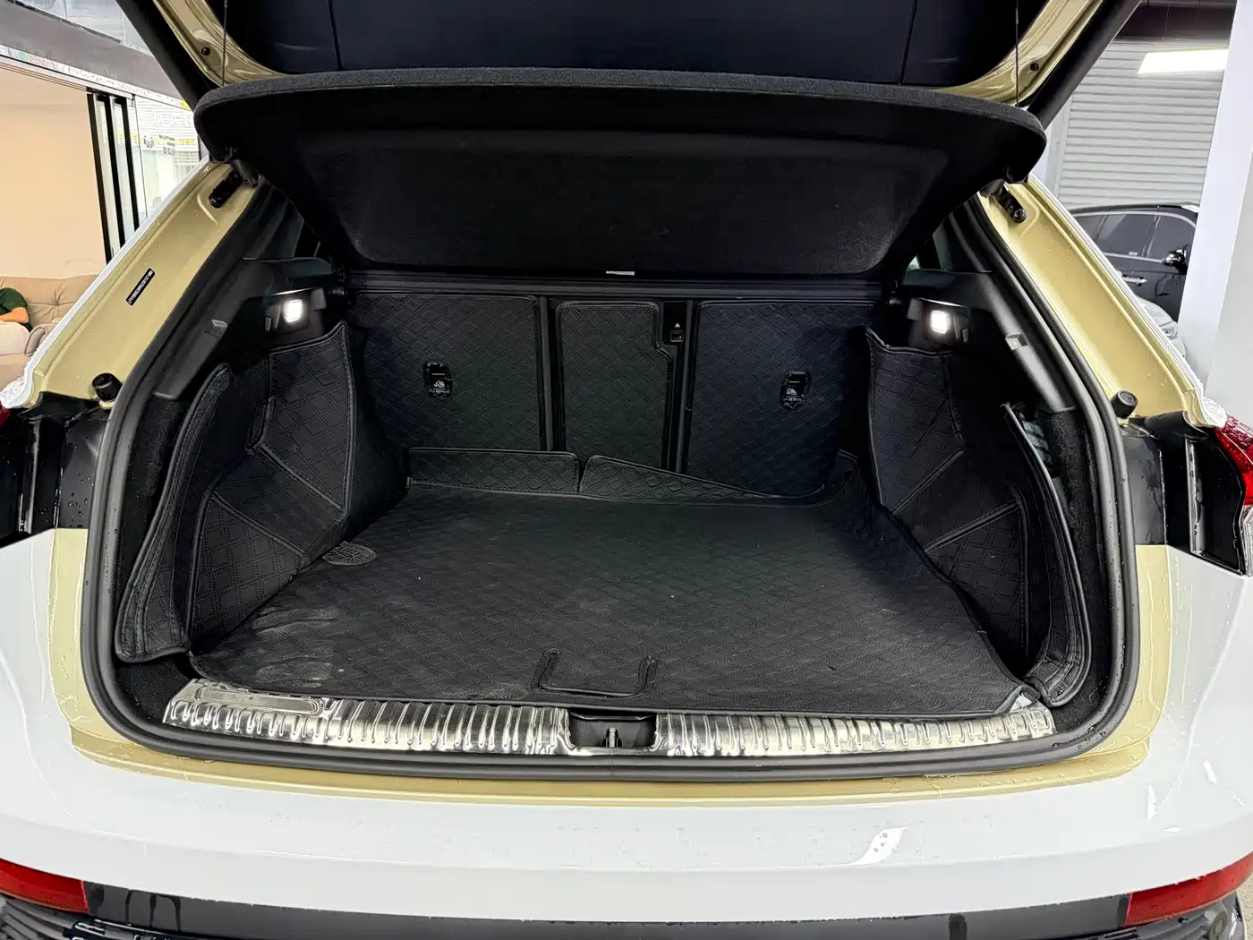 Photo 22 - Audi Q4 e-tron