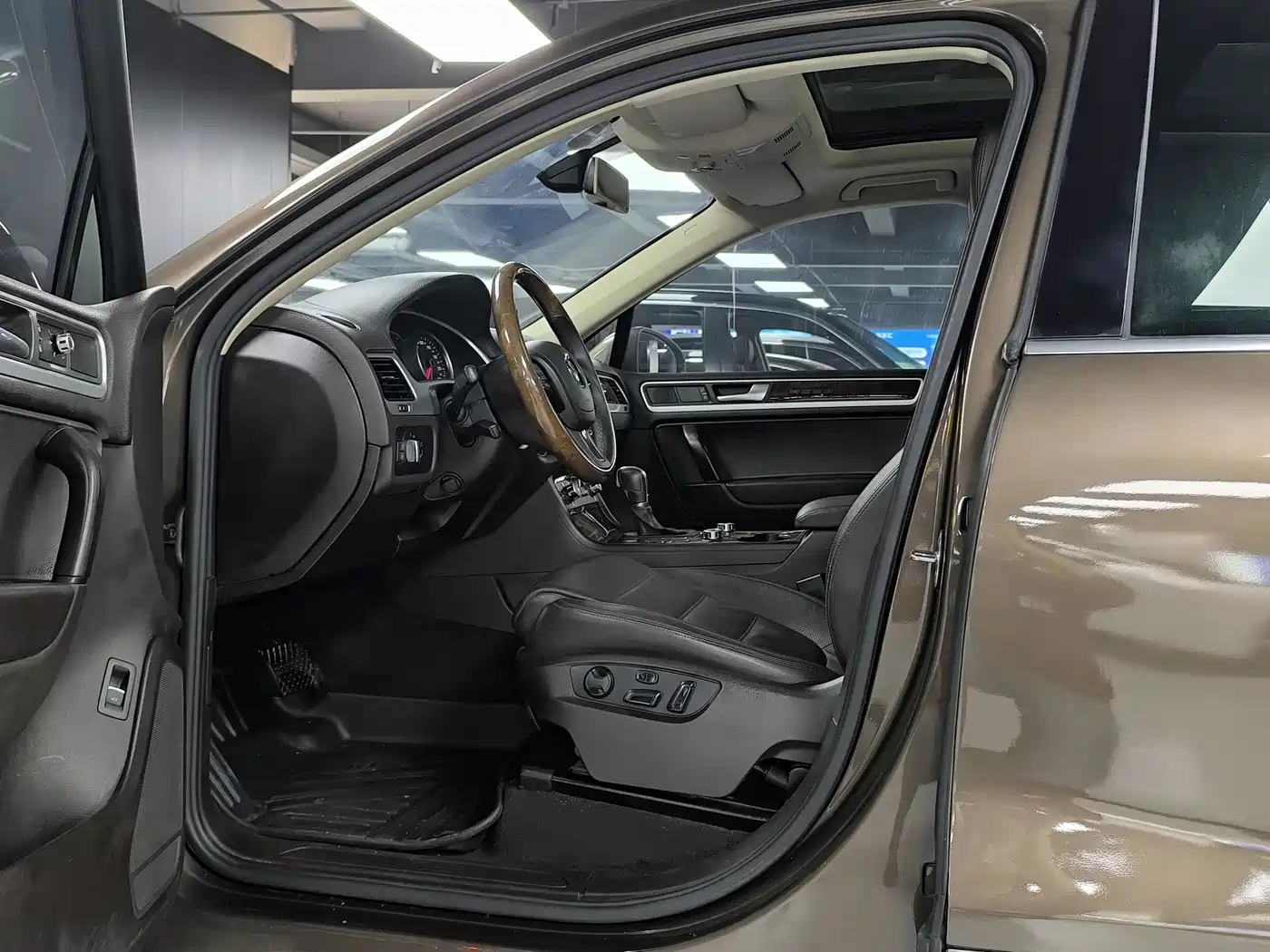 Volkswagen Touareg 2011 3.0TSI Premium фото 5