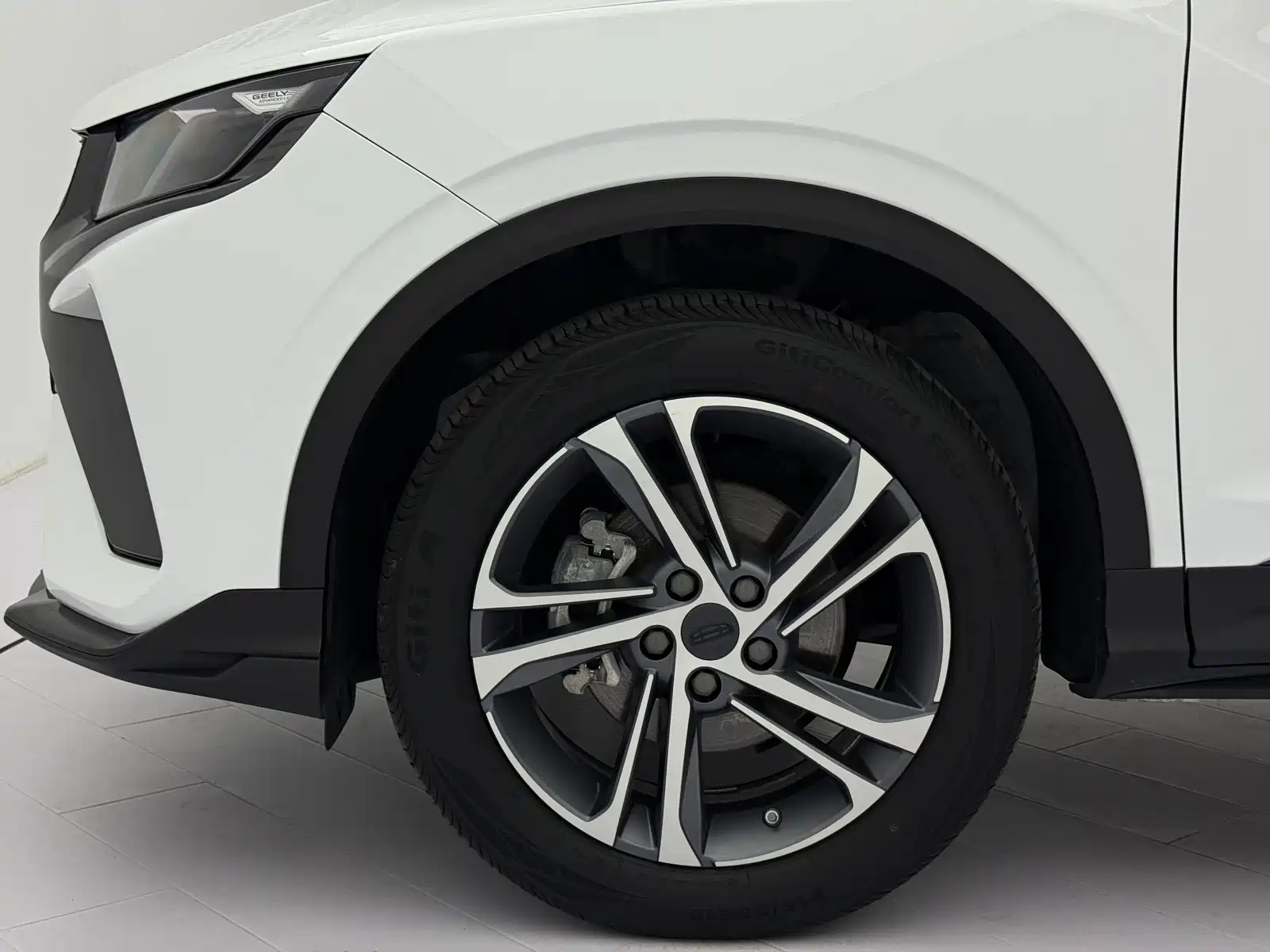 Фото 21 - Geely Coolray
