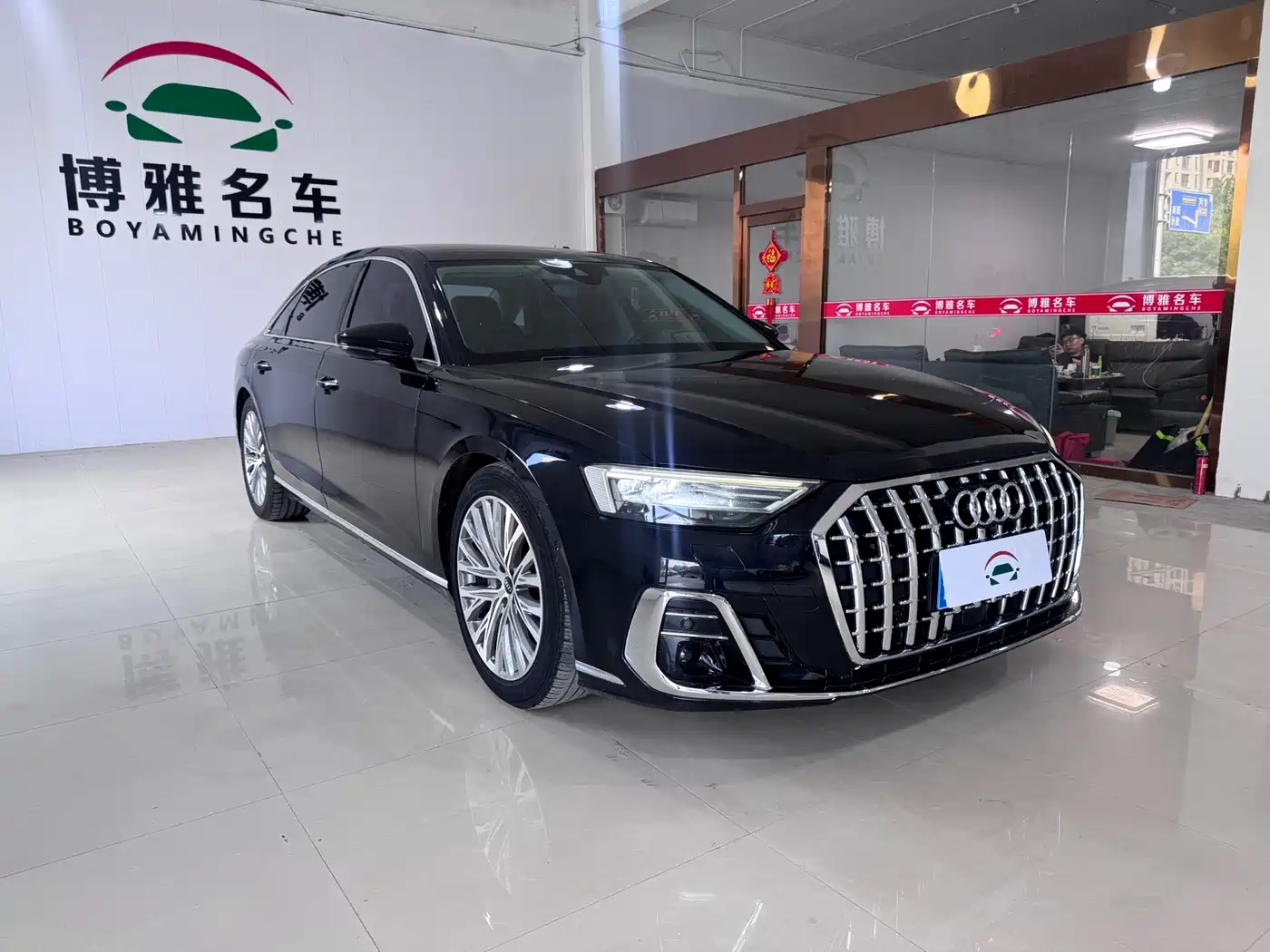Фото 2 - Audi A8