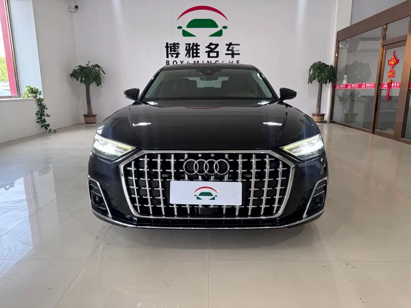 Фото 3 - Audi A8