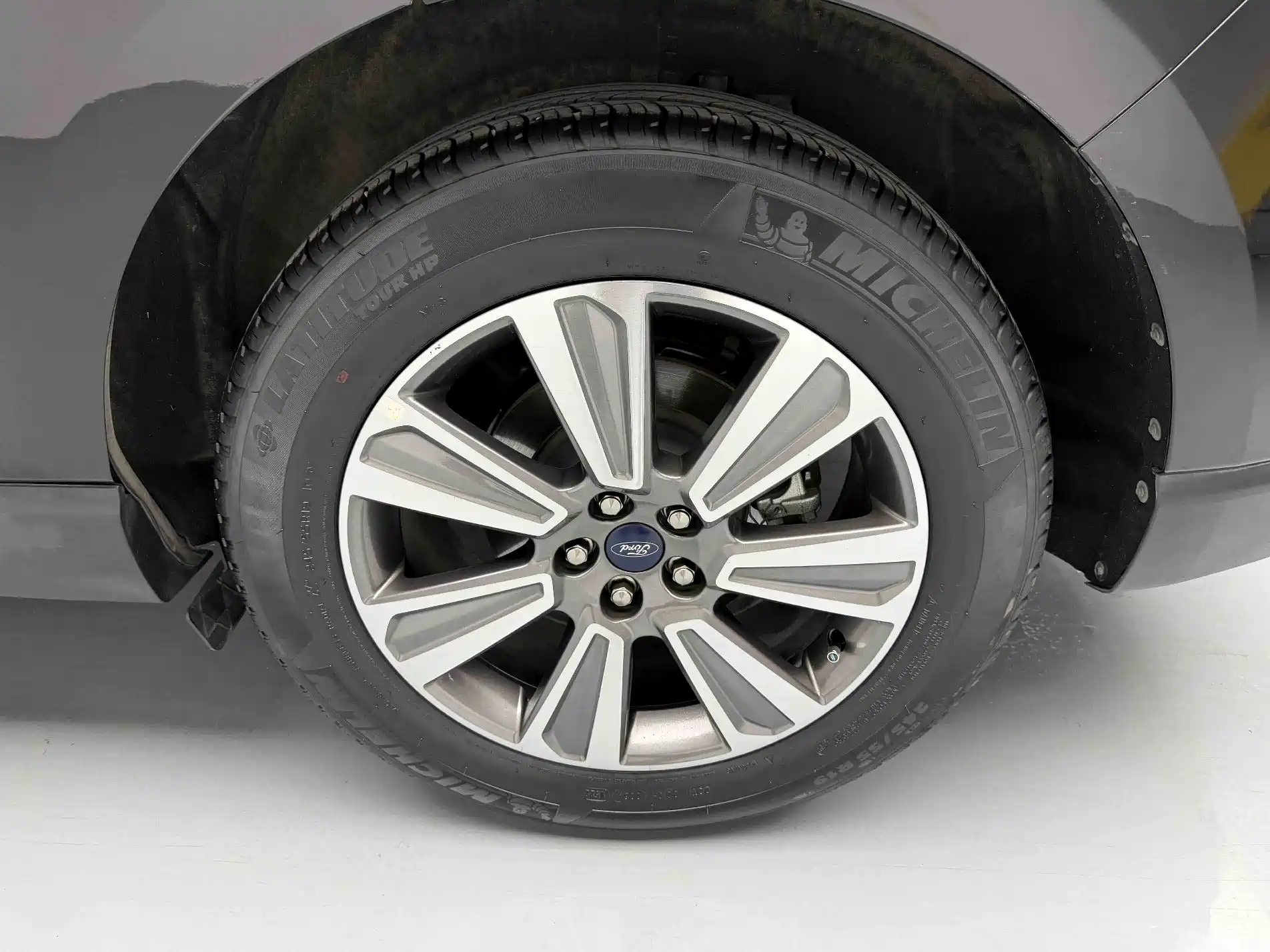 Фото 12 - Ford Edge
