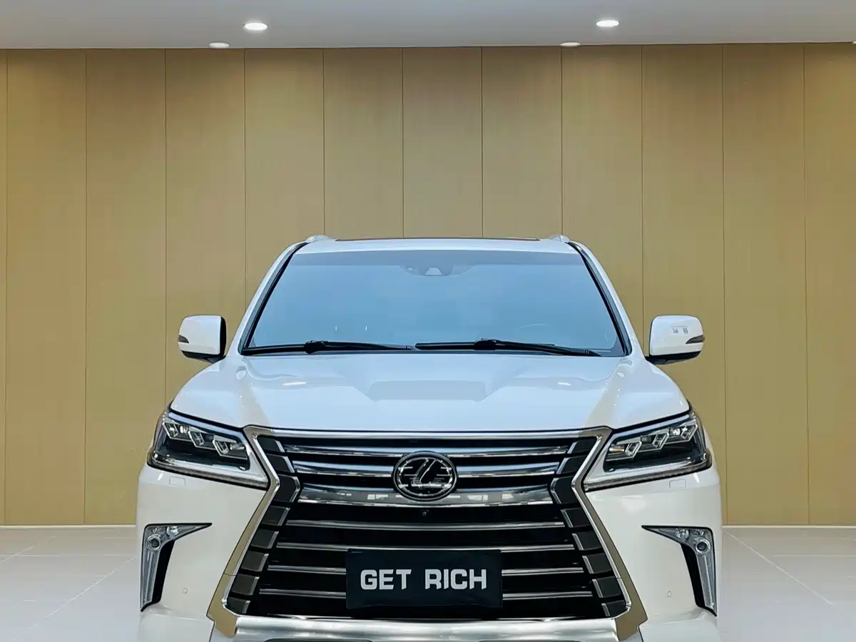 Фото 2 - Lexus LX