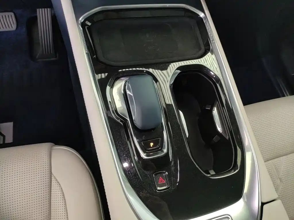 ZEEKR 009 2025 2024 6-seat Executive AWD 108kWh