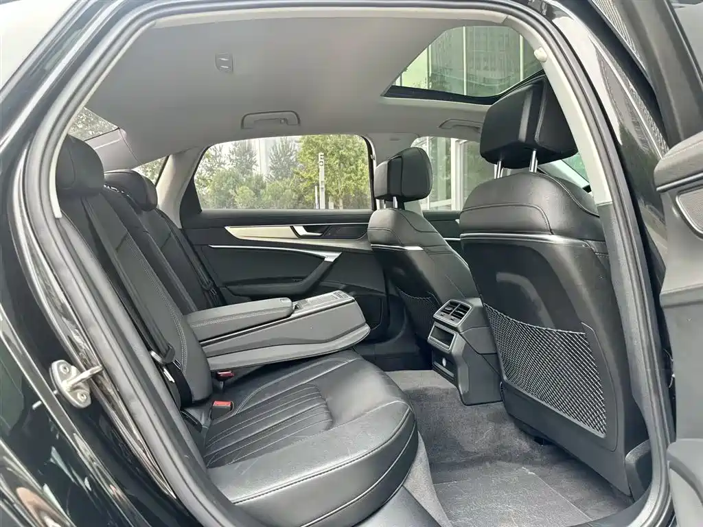 Фото 13 - Audi A6L