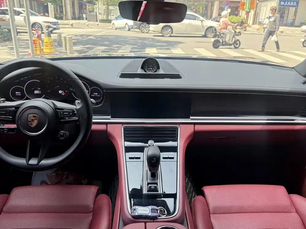 Фото 2 - Porsche Panamera
