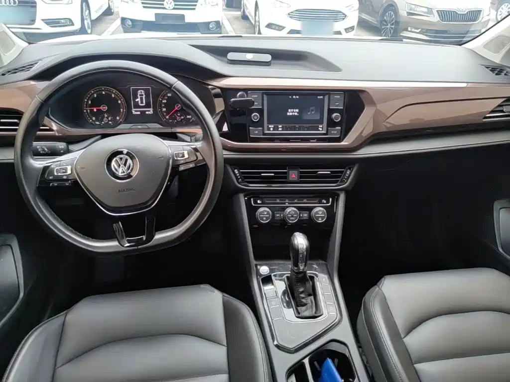Фото 10 - Volkswagen Tharu