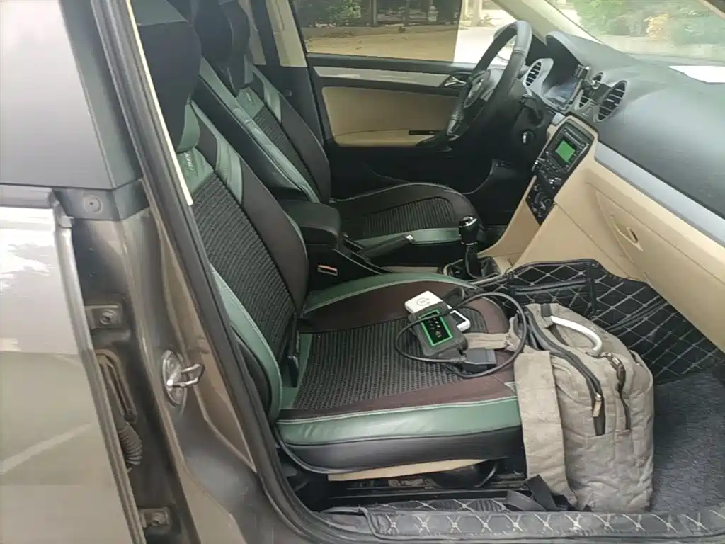 Volkswagen Jetta 2013 1.6L Manual Comfort фото 25