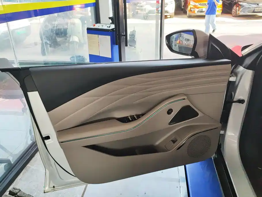 Geely Galaxy Galaxy Xingyao 8 2025 2025 Model 130km EM-i Flagship Edition
