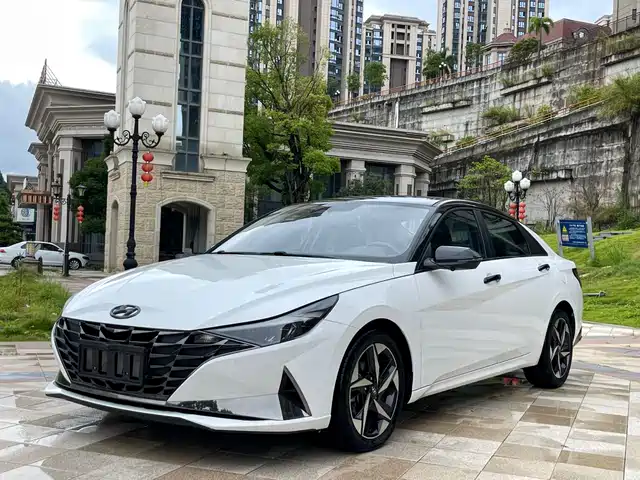 Hyundai Elantra 1.5L CVT LUX, Премиум