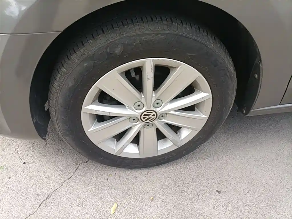 Volkswagen Jetta 2013 1.6L Manual Comfort фото 23