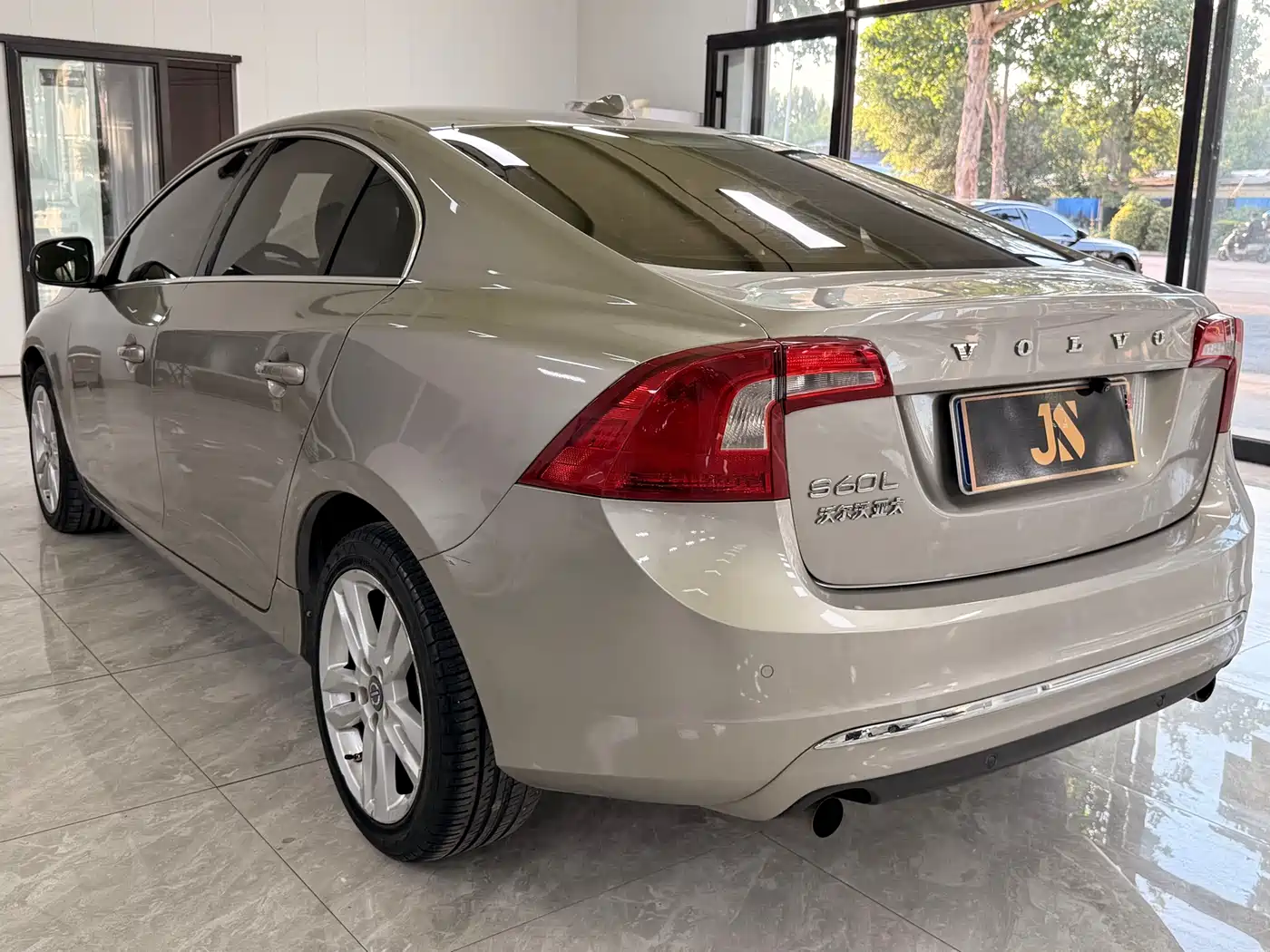 Фото 8 - Volvo S60