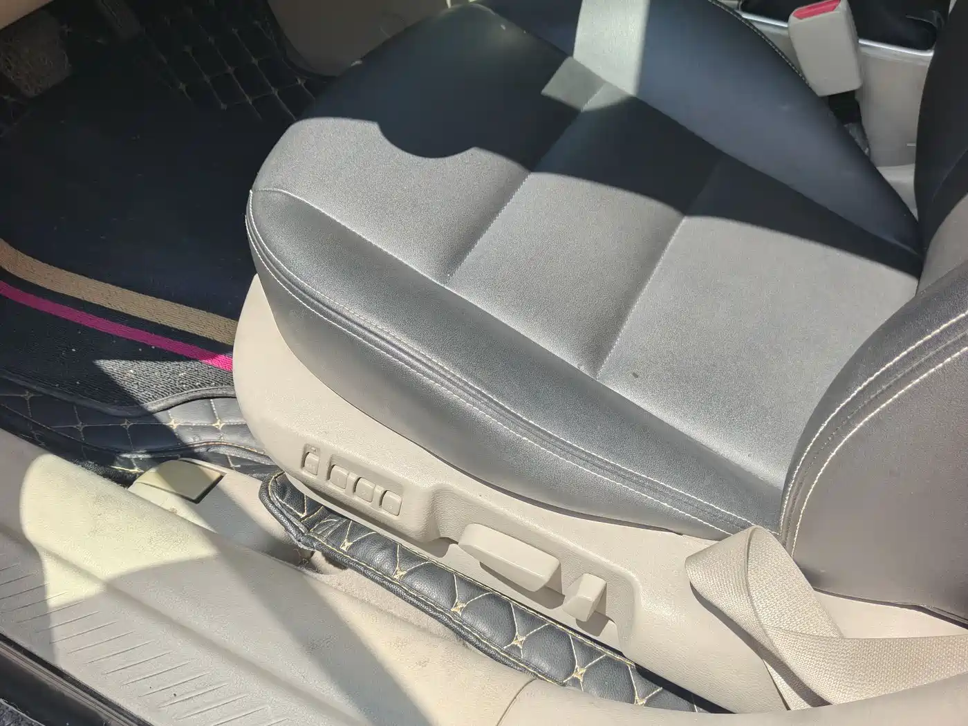 Photo 4 - Mazda 6